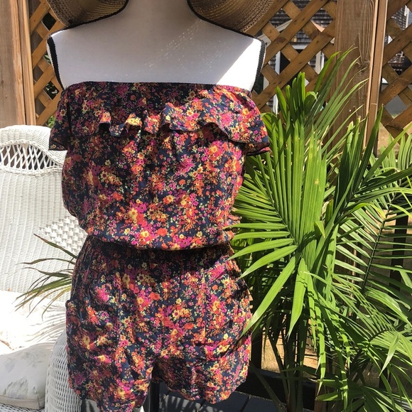 Colorful fun floral romper - Picture 1 of 6